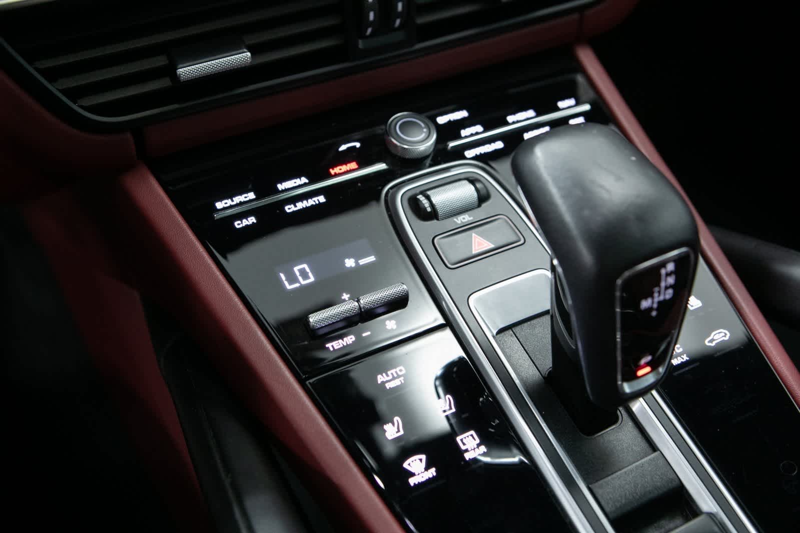 Thumbnail: 2022 Porsche Cayenne - 31