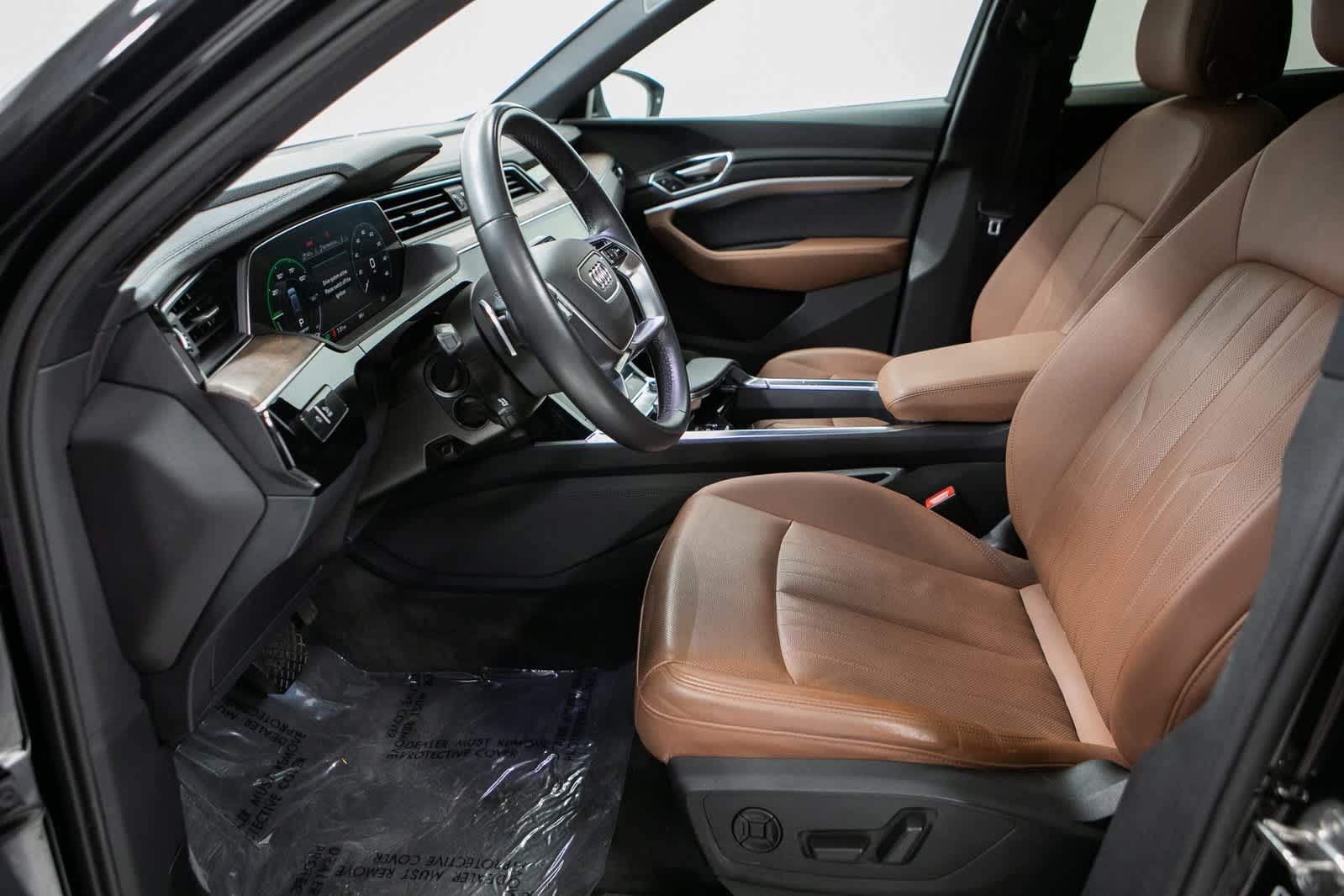 Thumbnail: 2022 Audi e-tron - 16