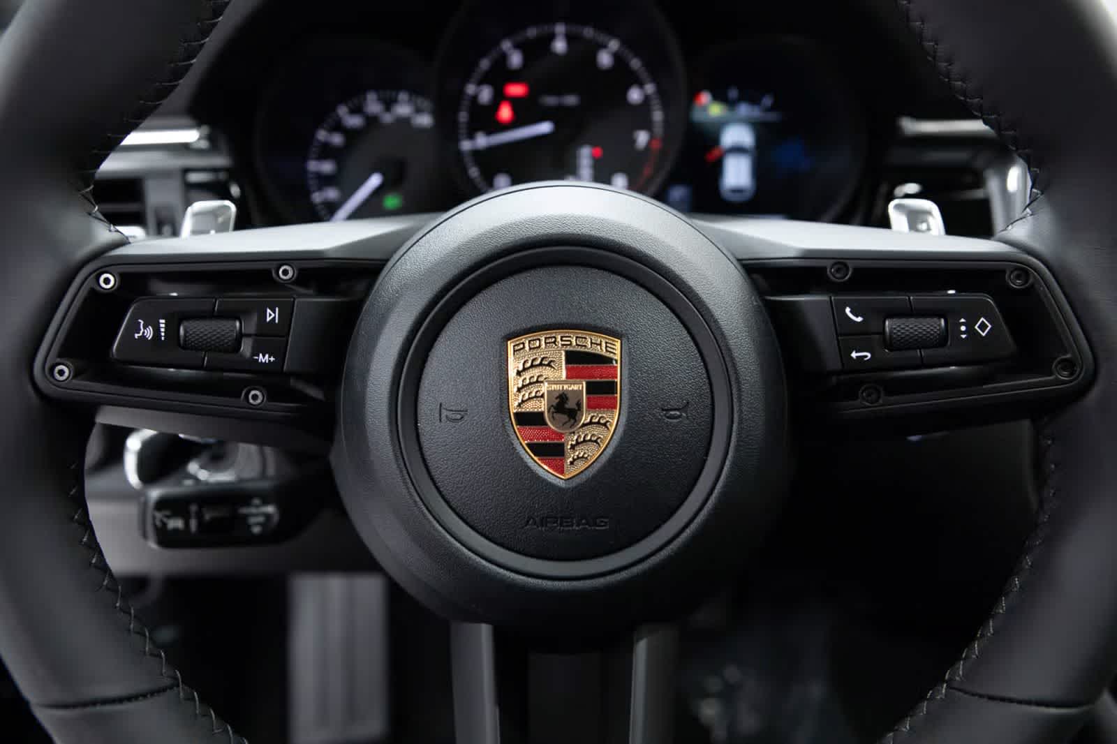 Thumbnail: 2026 Porsche Macan - 14