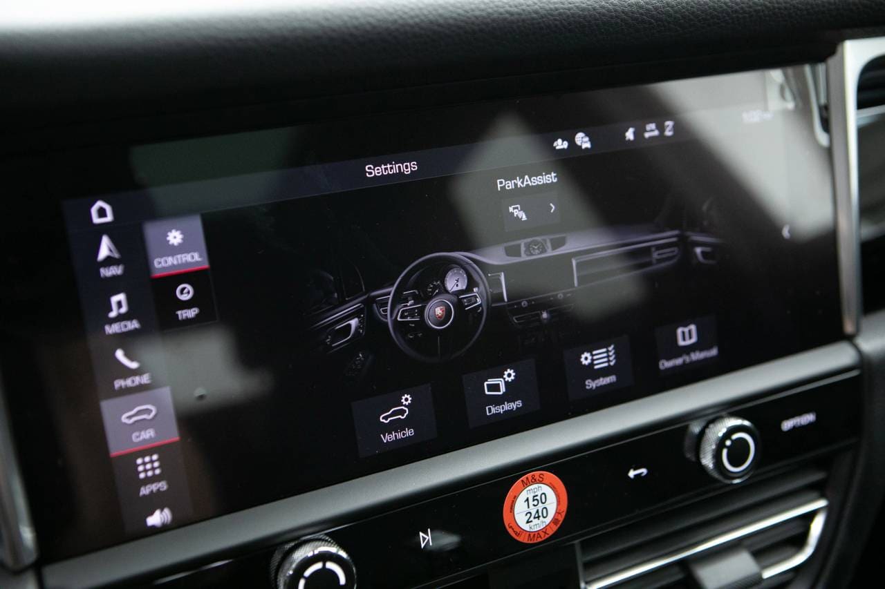 Thumbnail: 2026 Porsche Macan - 22