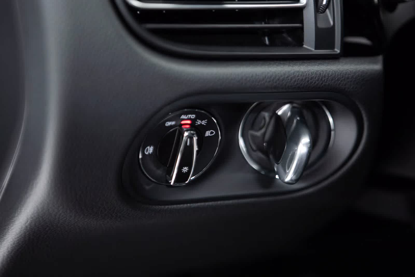 Thumbnail: 2026 Porsche Macan - 27