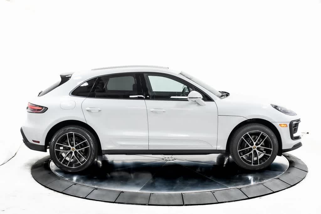 Thumbnail: 2025 Porsche Macan - 8