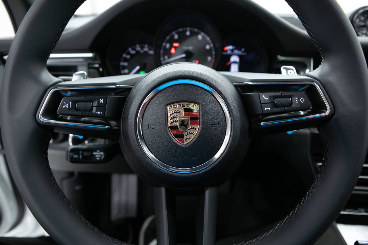 Thumbnail: 2025 Porsche Macan - 10