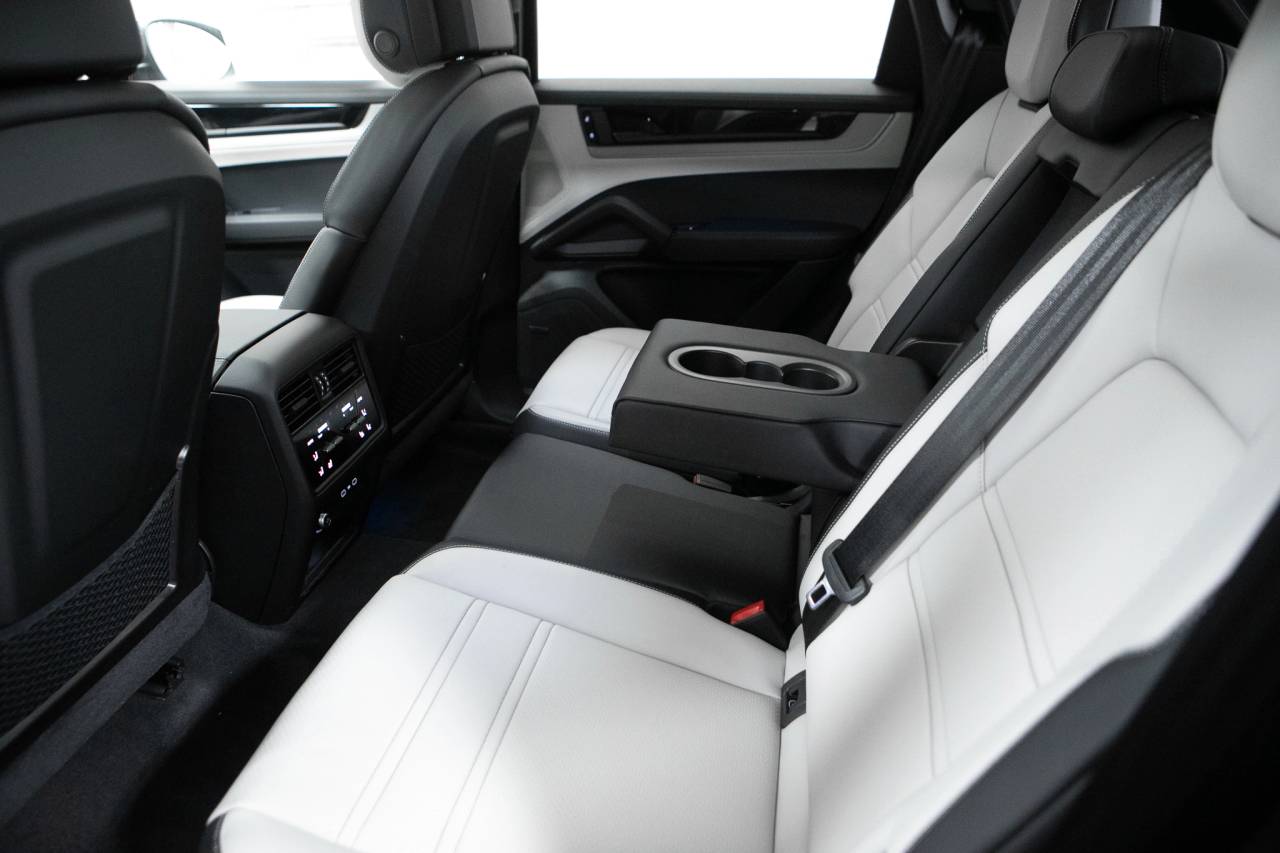 Thumbnail: 2026 Porsche Cayenne - 34