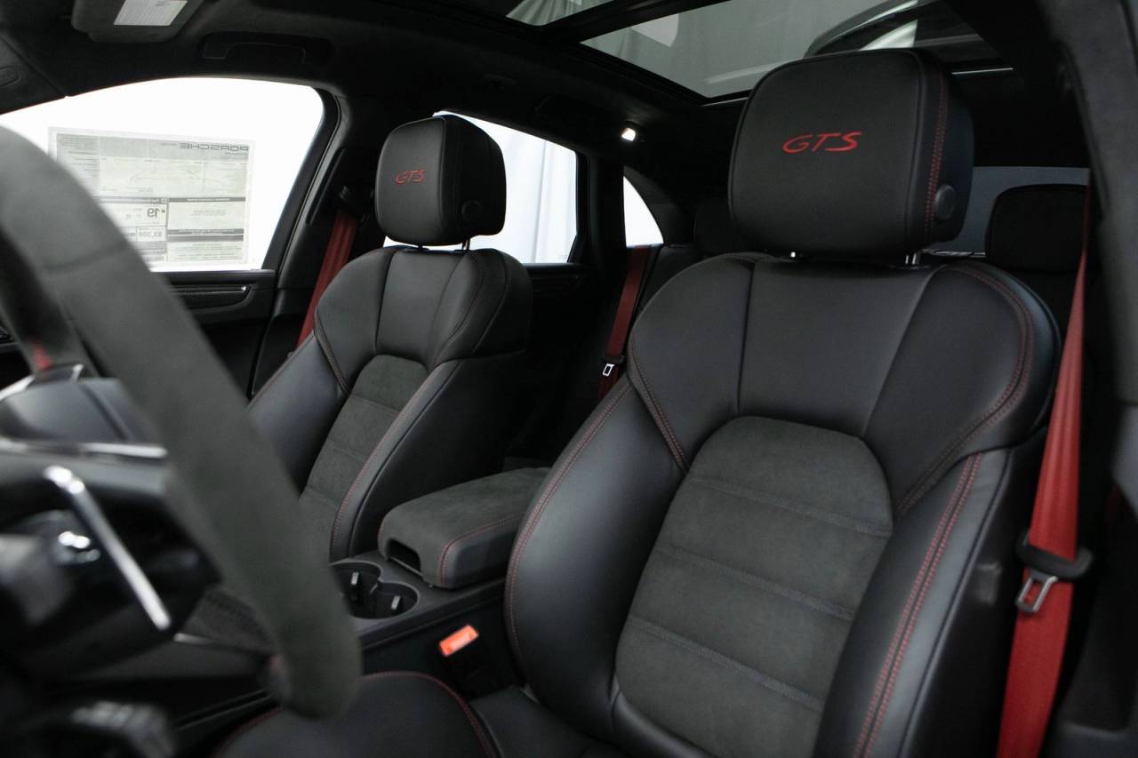 Thumbnail: 2026 Porsche Macan - 5