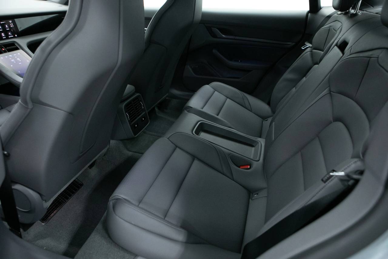 Thumbnail: 2025 Porsche Taycan - 32