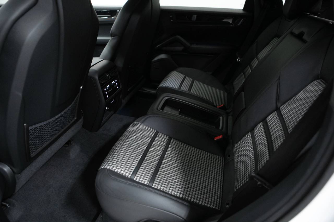 Thumbnail: 2026 Porsche  - 36