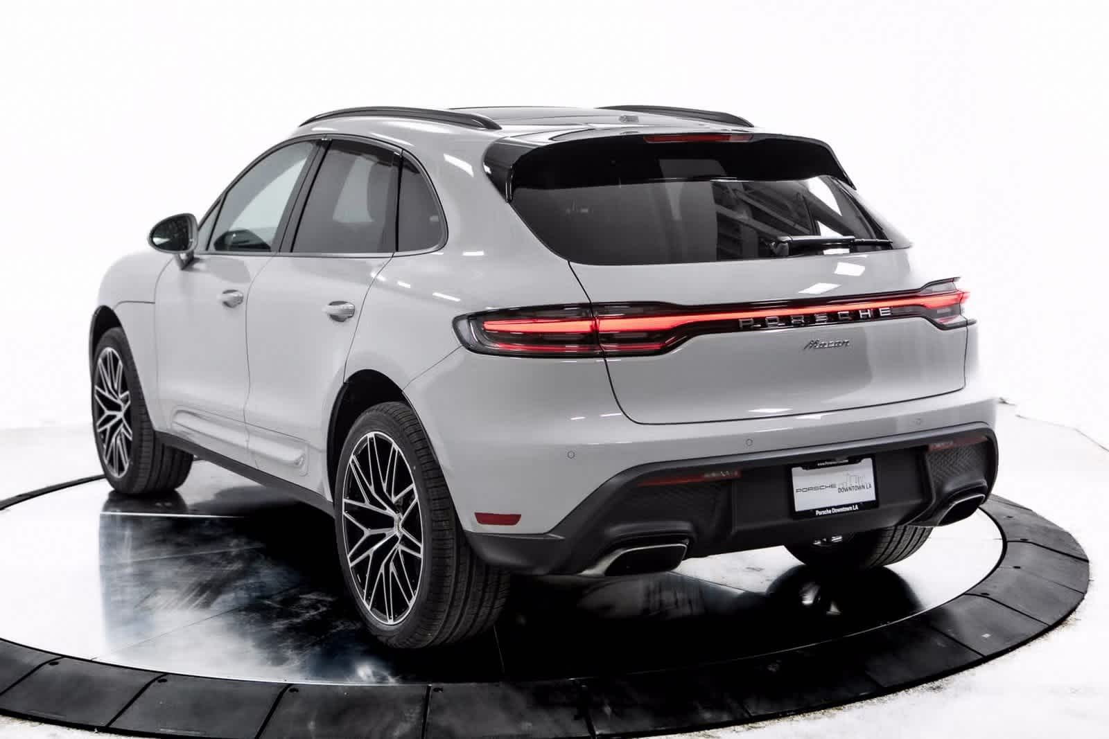 Thumbnail: 2025 Porsche Macan - 3