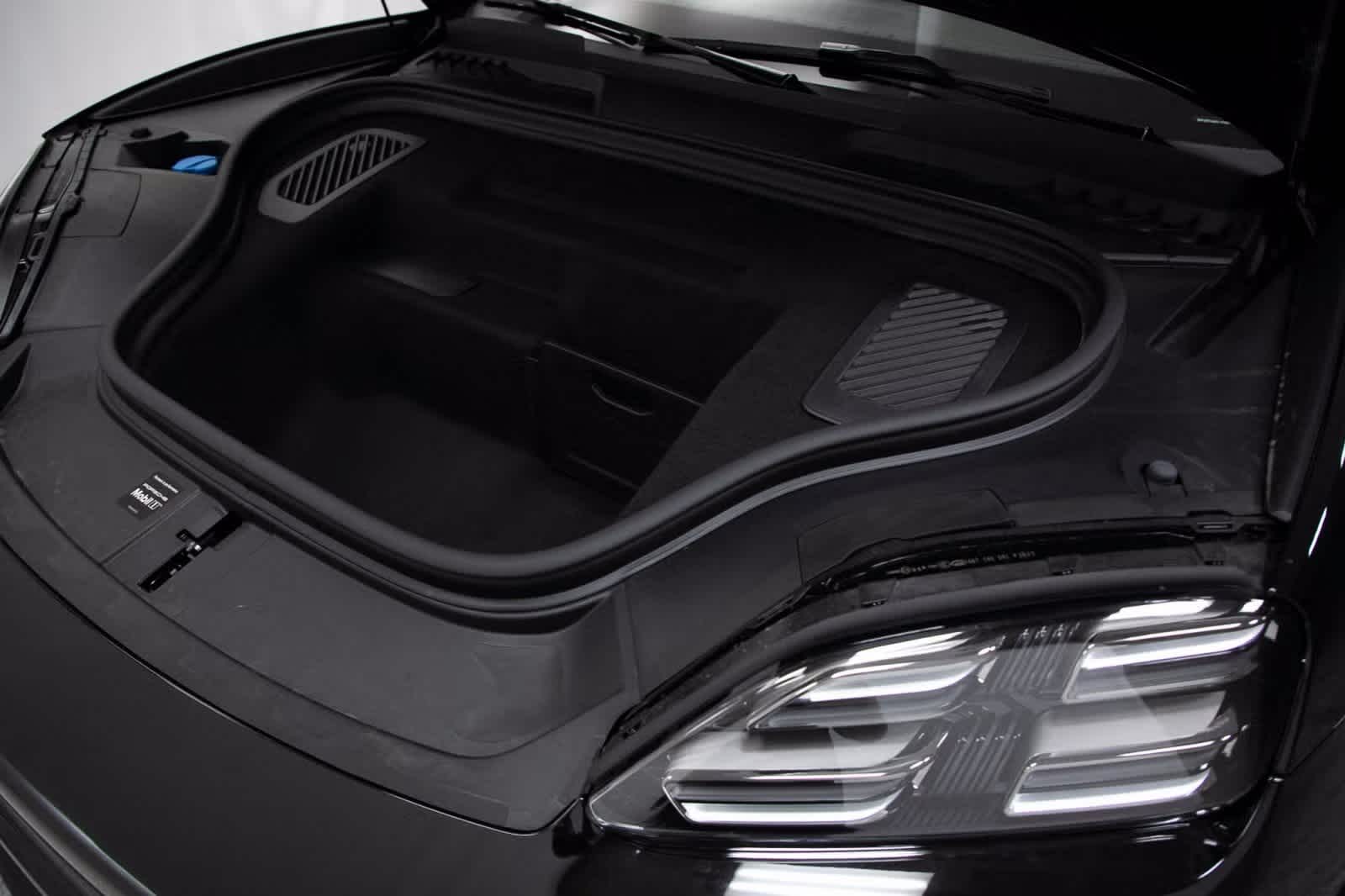 Thumbnail: 2025 Porsche Macan - 30