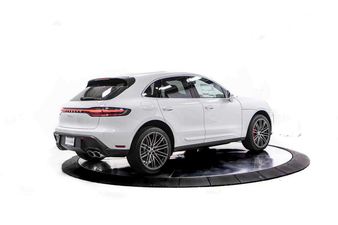 Thumbnail: 2026 Porsche Macan - 7