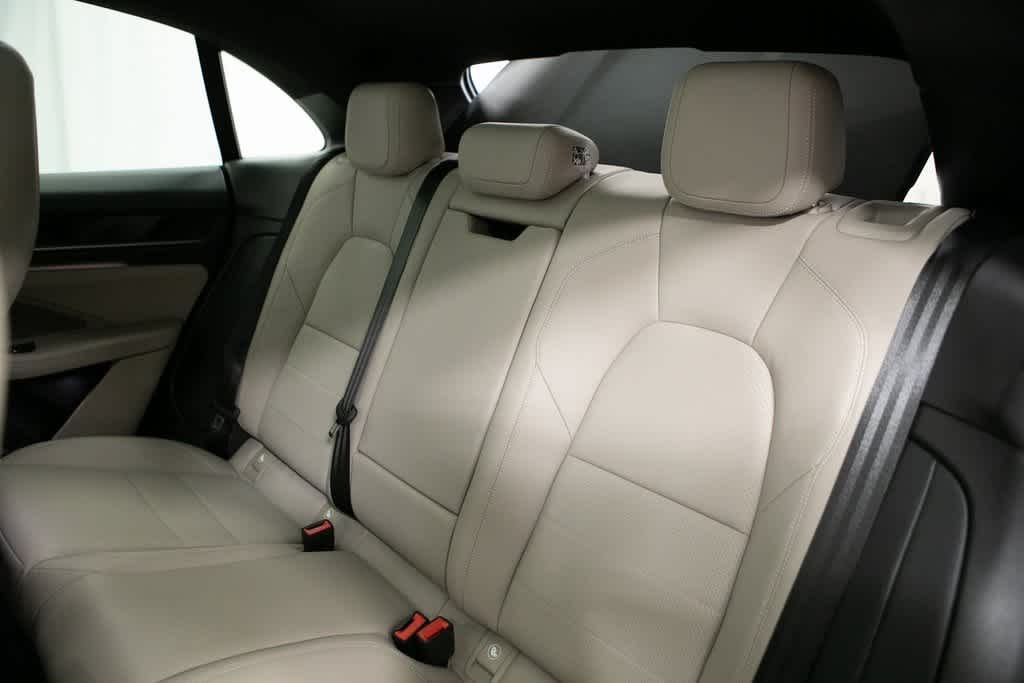 Thumbnail: 2025 Porsche Macan - 30