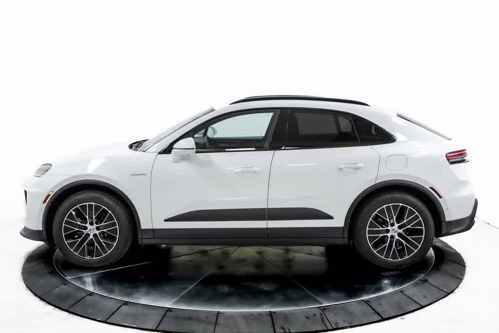 Thumbnail: 2025 Porsche Macan - 2