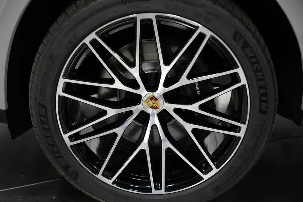 Thumbnail: 2025 Porsche Macan - 12