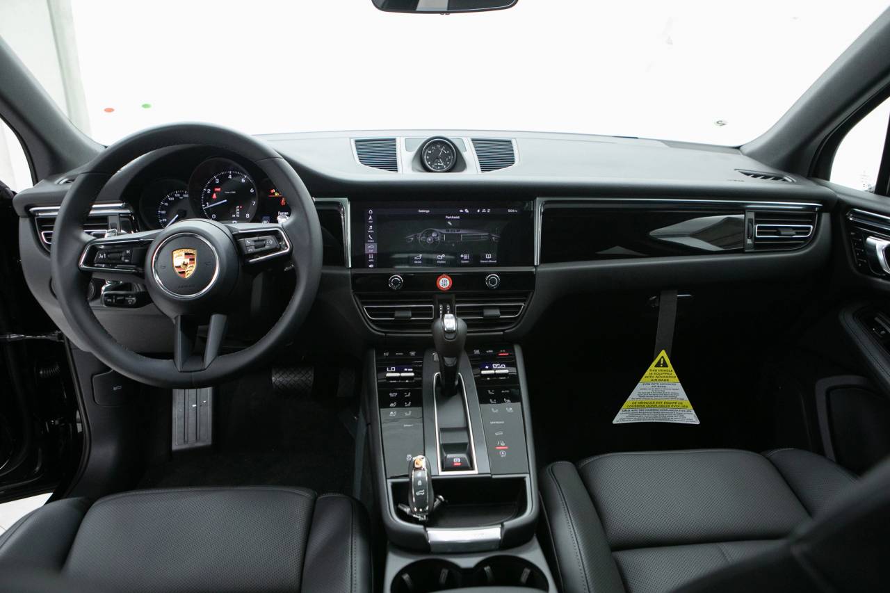 Thumbnail: 2026 Porsche Macan - 20