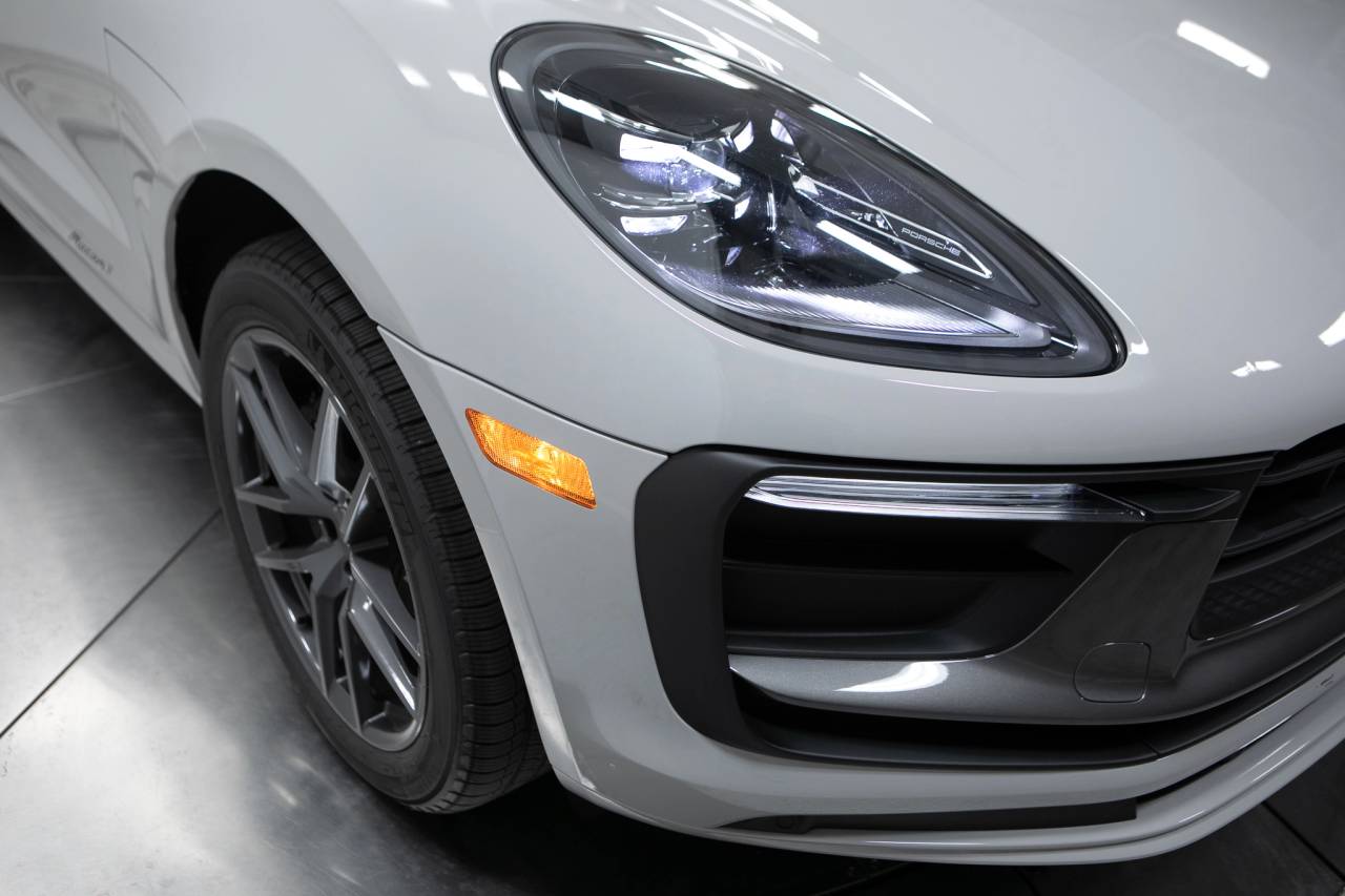 Thumbnail: 2026 Porsche Macan - 12