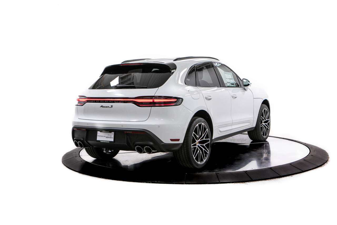 Thumbnail: 2026 Porsche Macan - 7