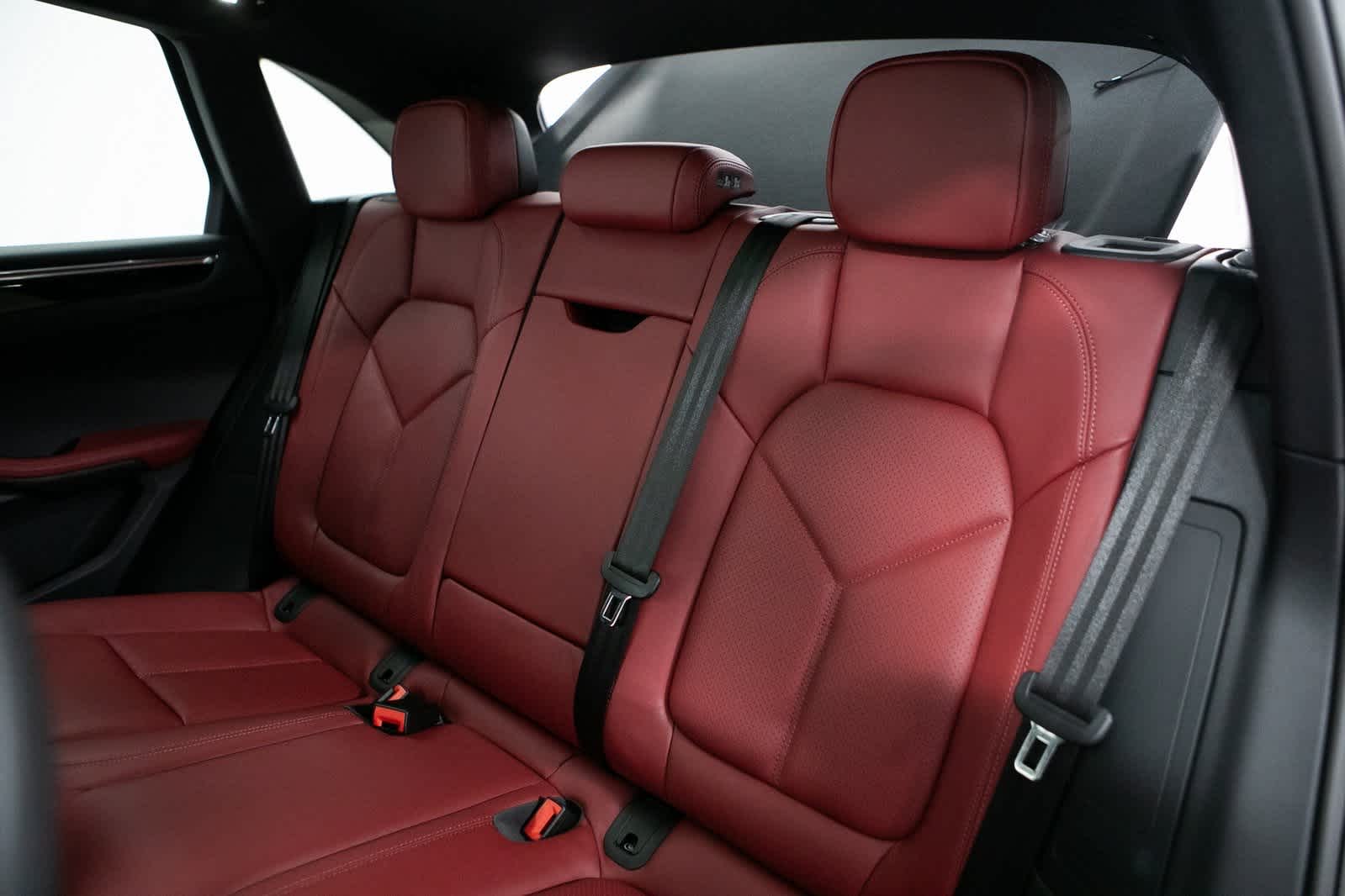 Thumbnail: 2025 Porsche Macan - 30