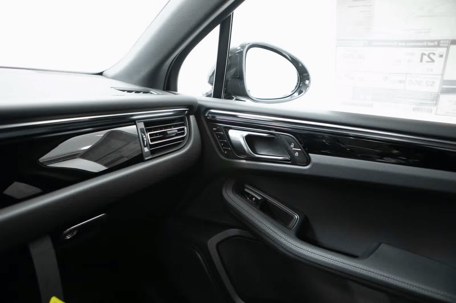 Thumbnail: 2026 Porsche Macan - 25