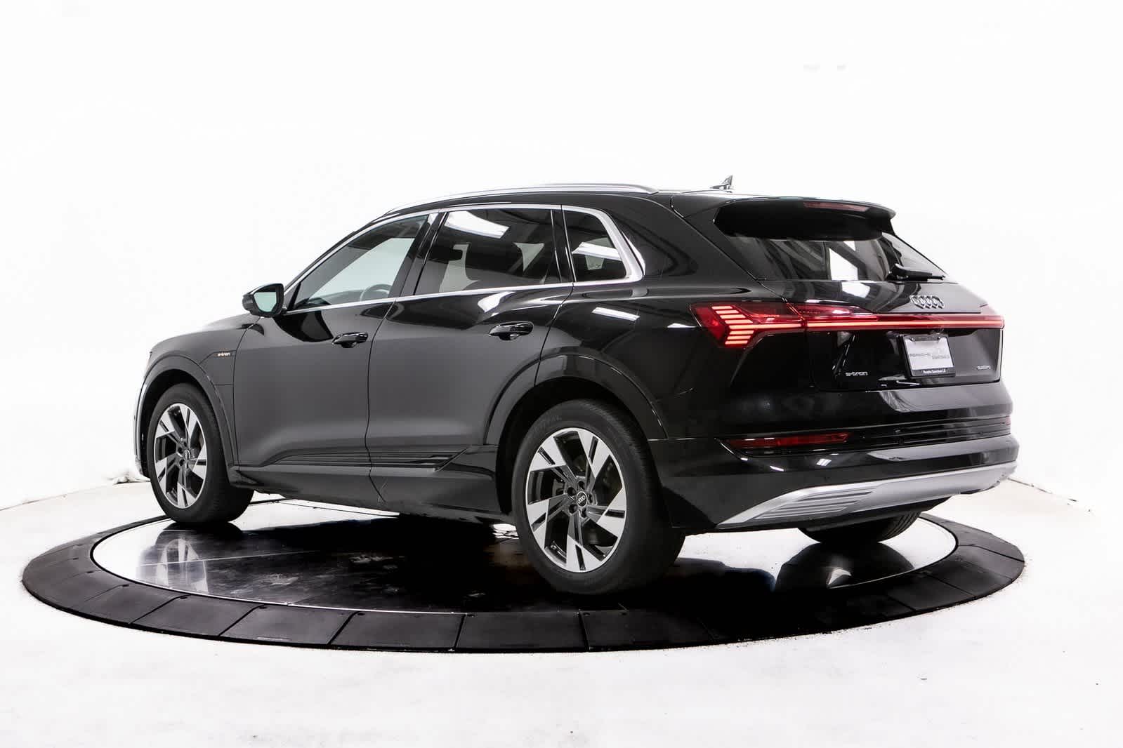 Thumbnail: 2022 Audi e-tron - 3