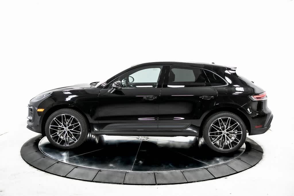 Thumbnail: 2025 Porsche Macan - 2