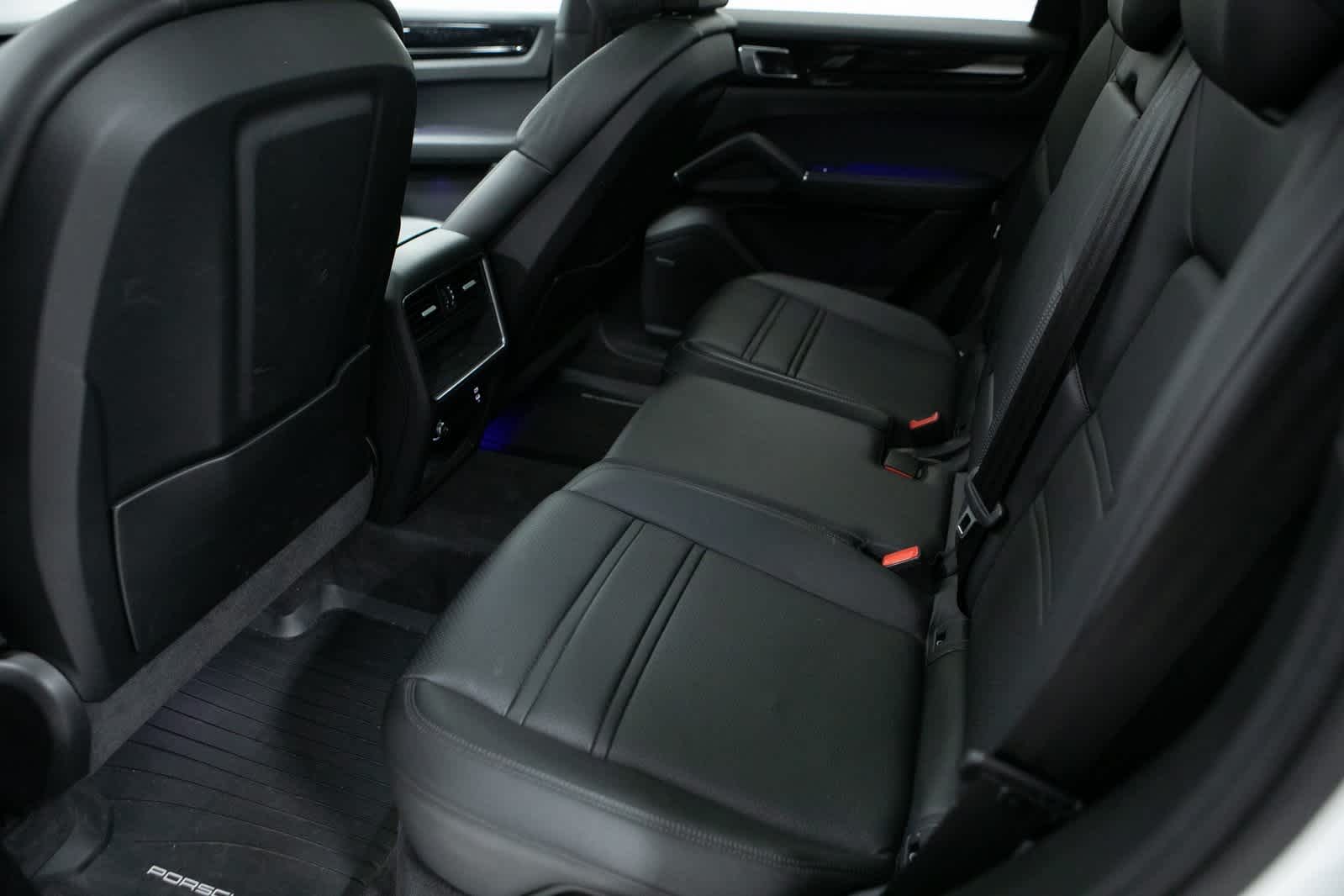 Thumbnail: 2022 Porsche Cayenne - 26