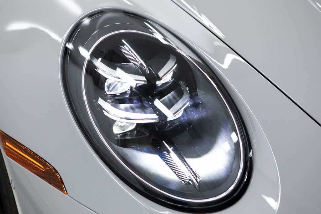 Thumbnail: 2025 Porsche 911 - 18