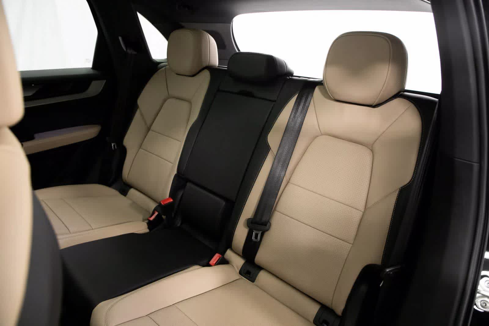 Thumbnail: 2025 Porsche Cayenne - 30