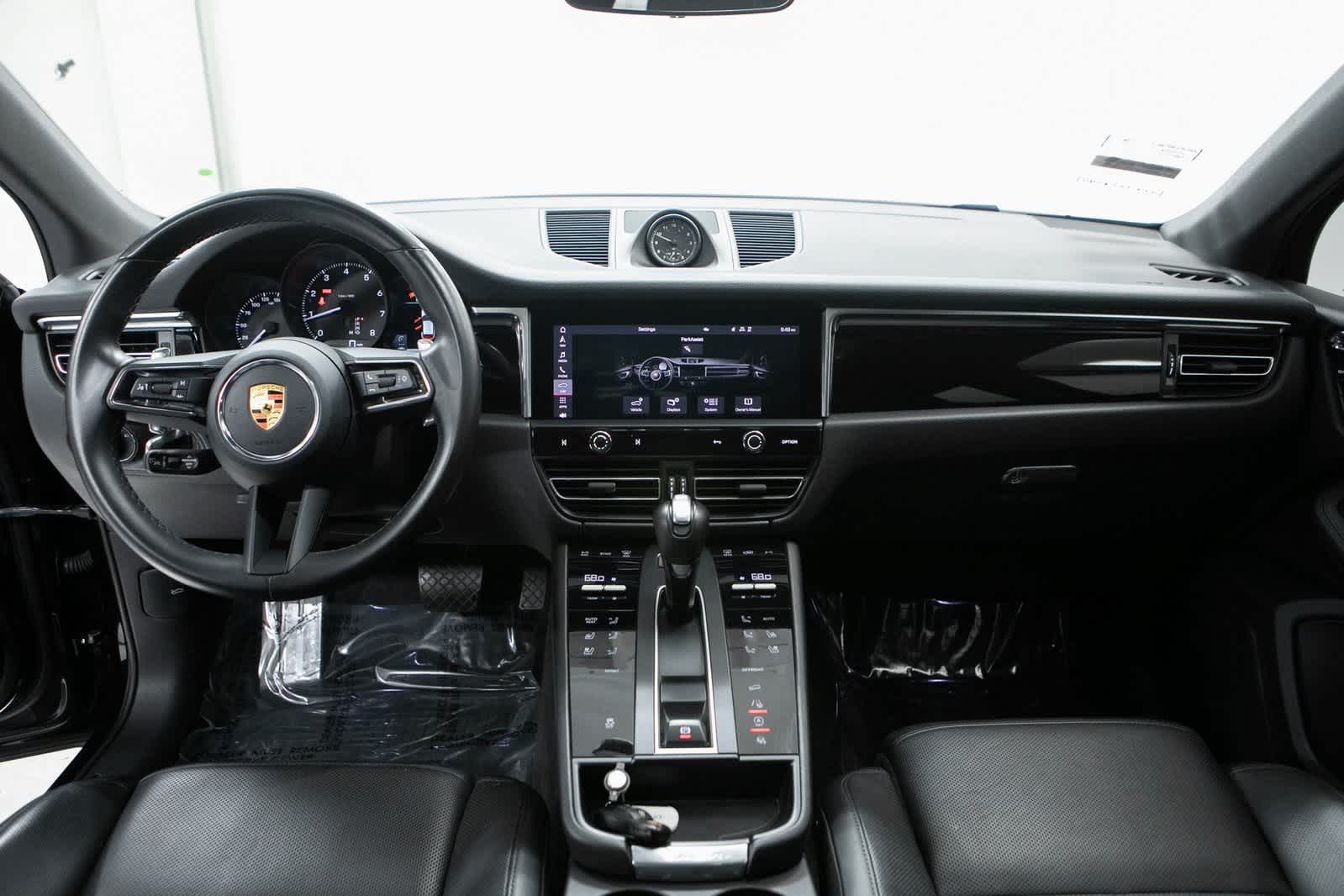 Thumbnail: 2023 Porsche Macan - 13