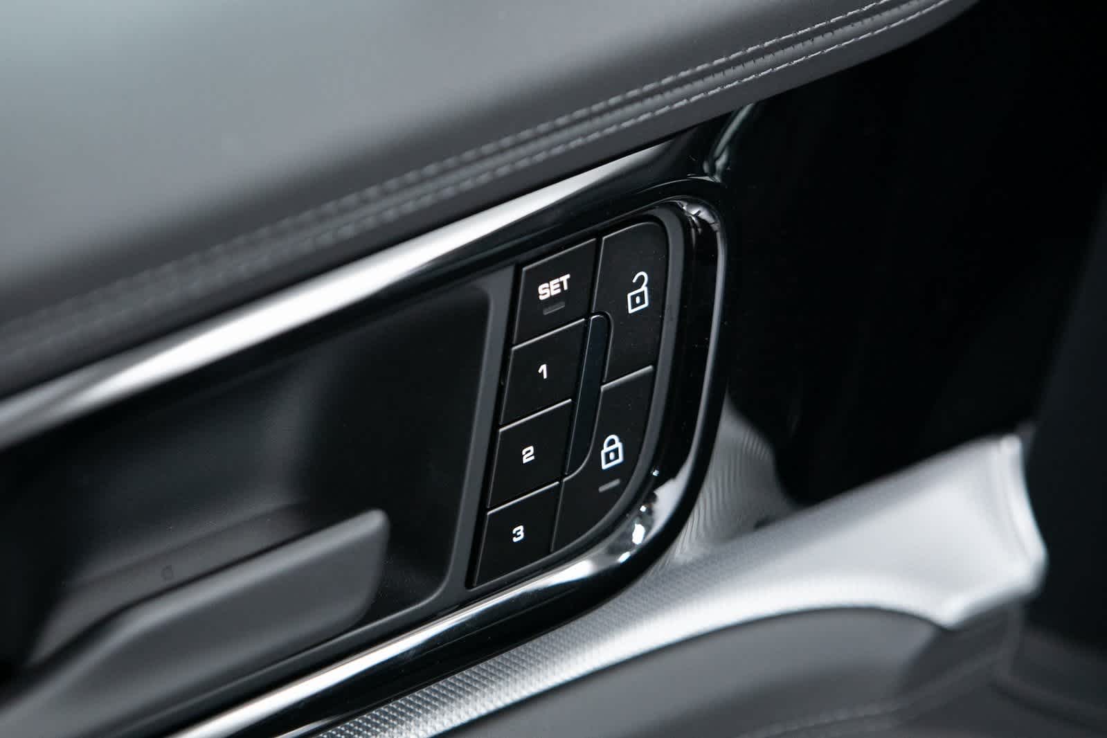 Thumbnail: 2025 Porsche Panamera - 19