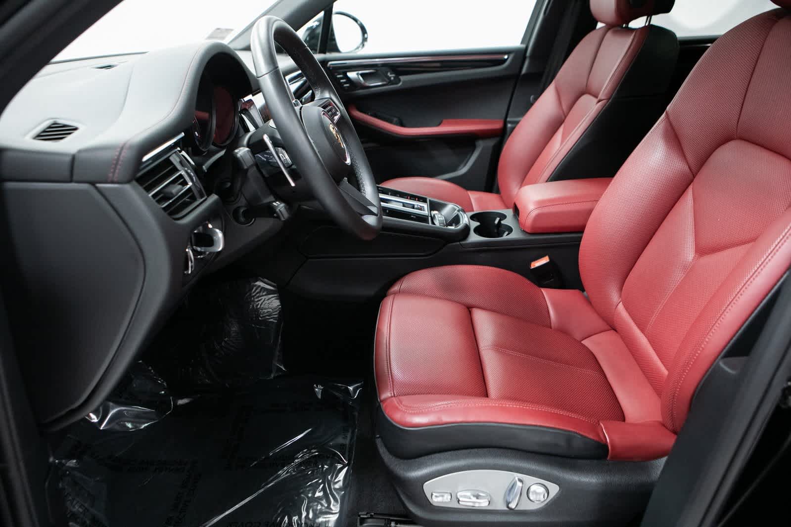 Thumbnail: 2025 Porsche Macan - 16