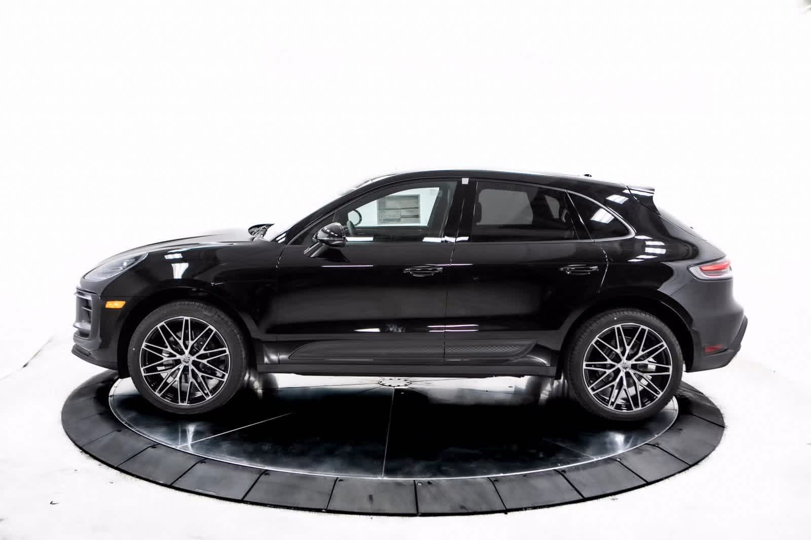 Thumbnail: 2025 Porsche Macan - 2