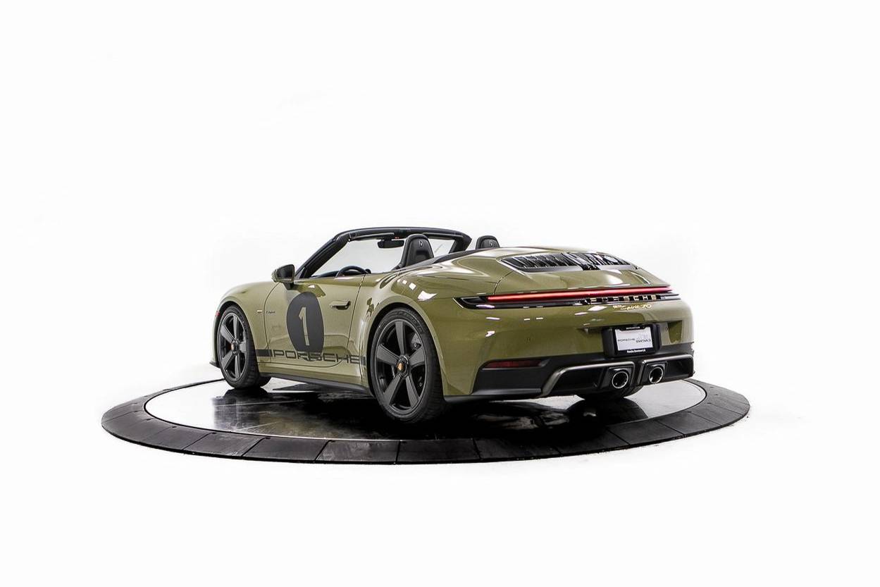 Thumbnail: 2026 Porsche 911 - 3