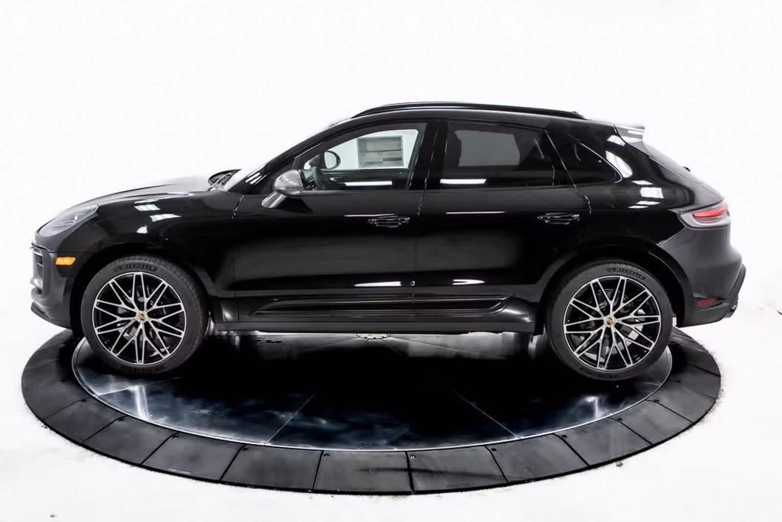 2025 Porsche Macan T photo 2
