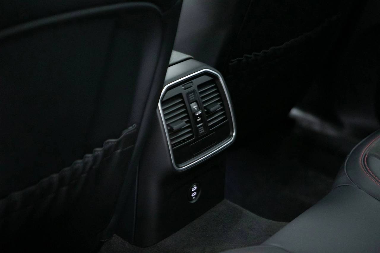 Thumbnail: 2026 Porsche Macan - 28