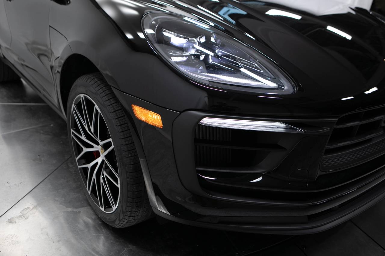 Thumbnail: 2026 Porsche Macan - 12