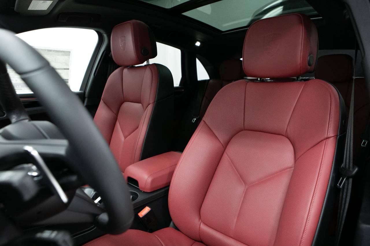 Thumbnail: 2026 Porsche Macan - 5