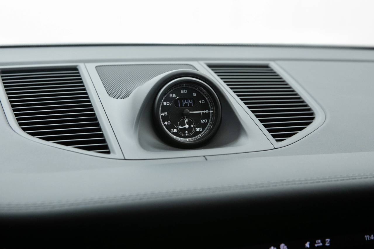 Thumbnail: 2026 Porsche Macan - 32