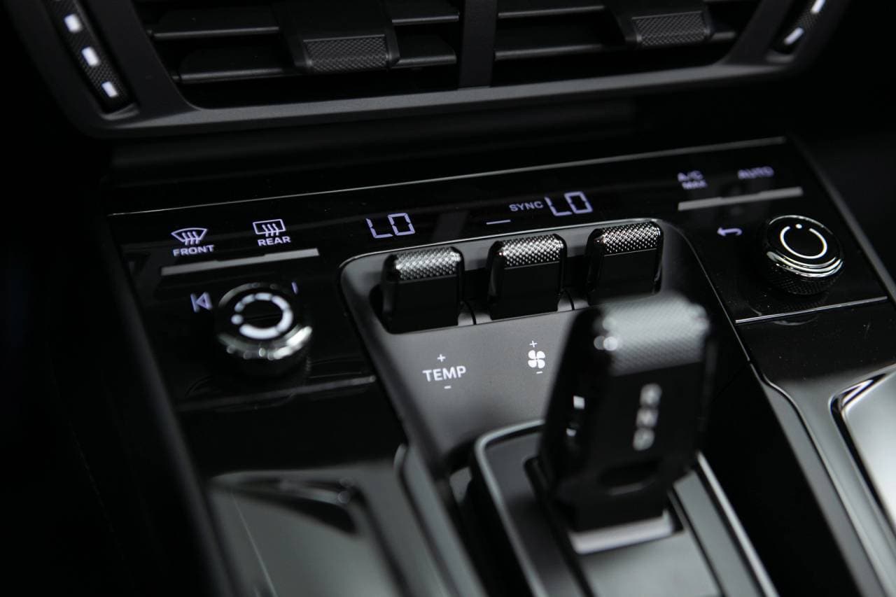 Thumbnail: 2026 Porsche 911 - 32