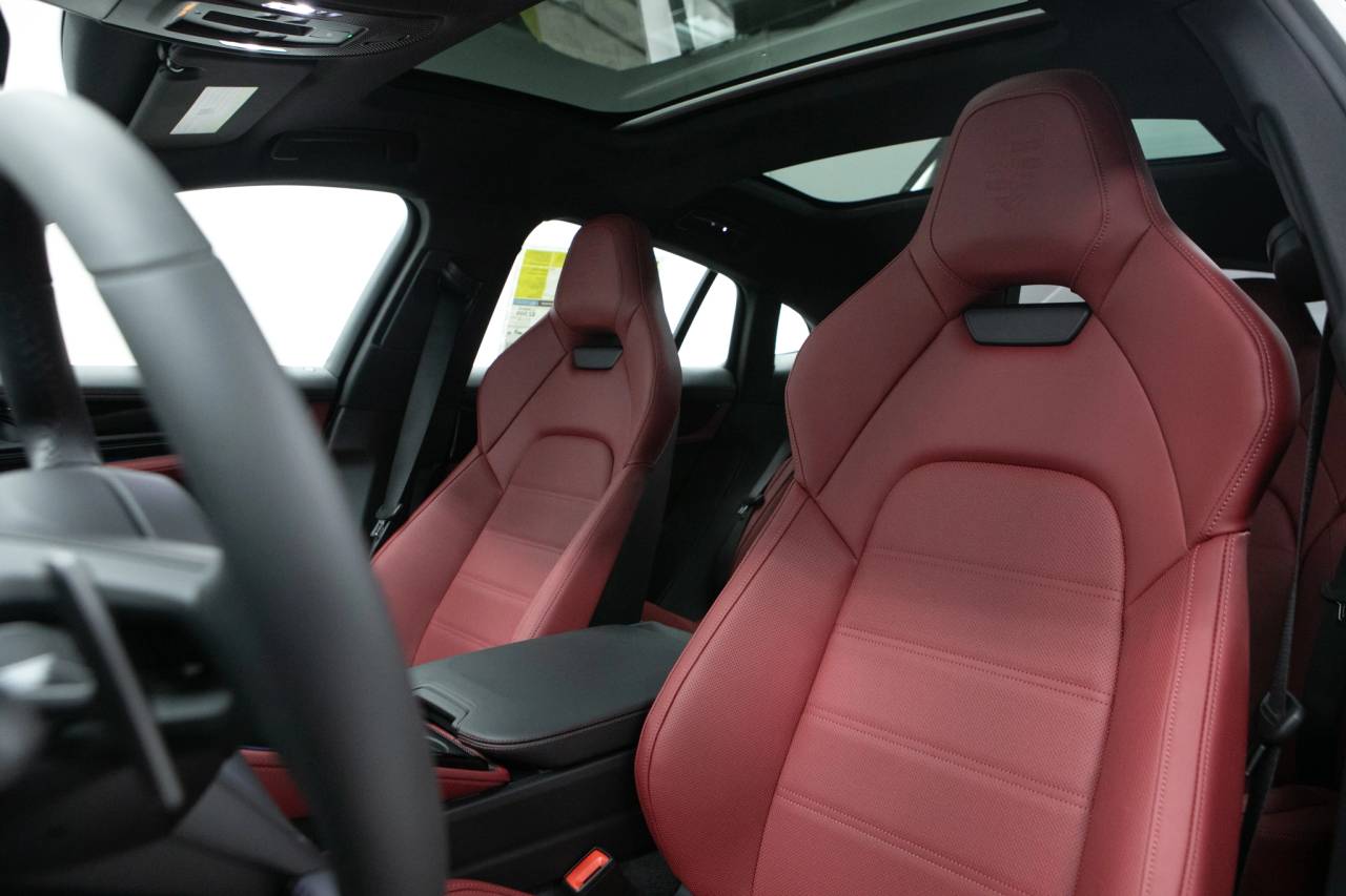 Thumbnail: 2026 Porsche Panamera - 5