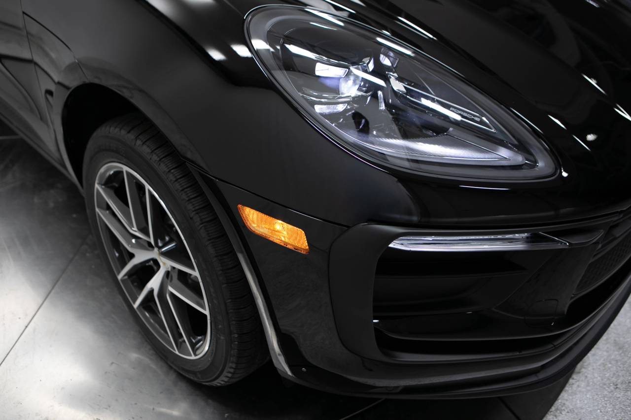 Thumbnail: 2026 Porsche Macan - 12