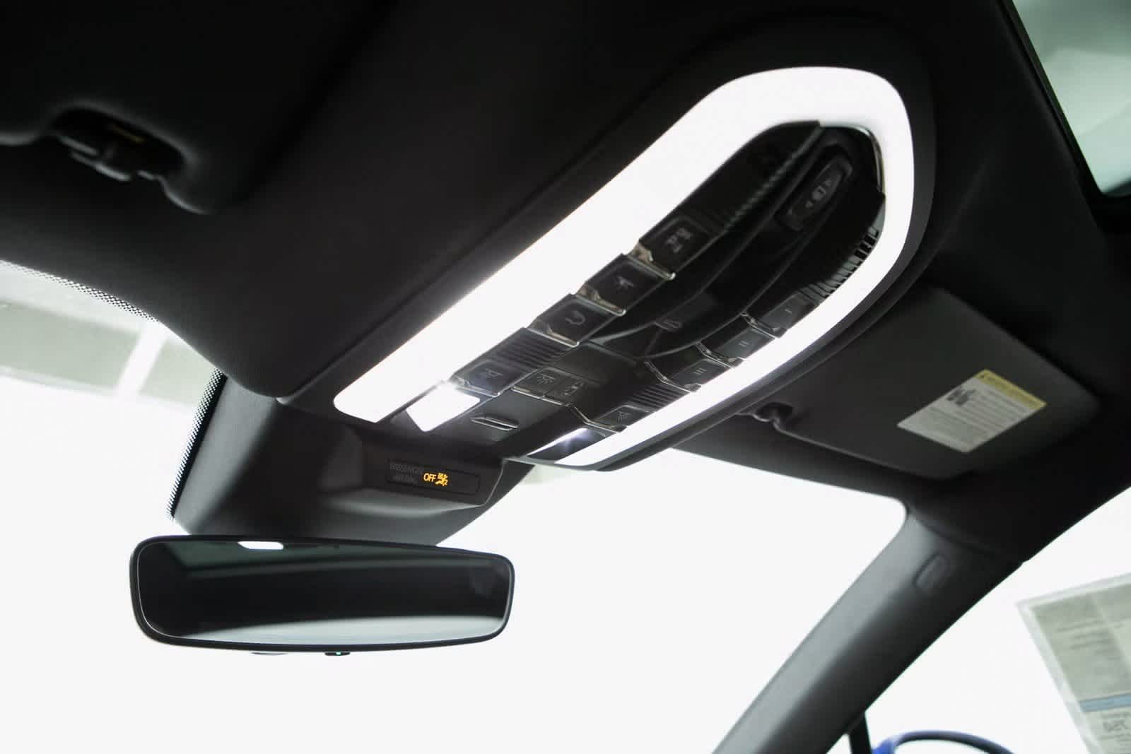 Thumbnail: 2025 Porsche Macan - 24