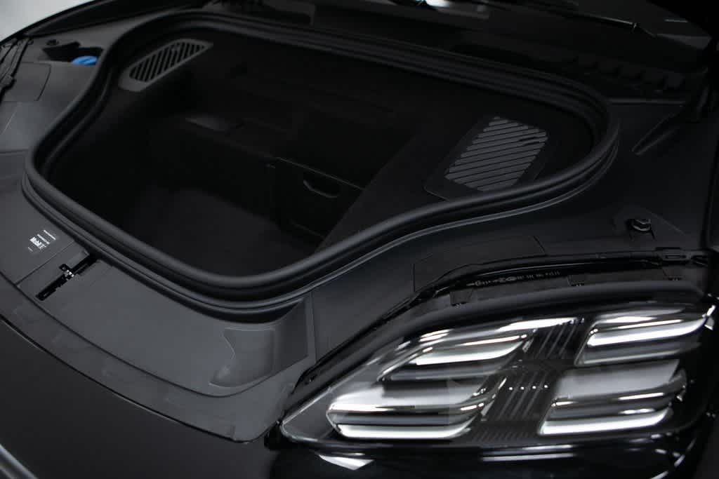 Thumbnail: 2025 Porsche Macan - 17