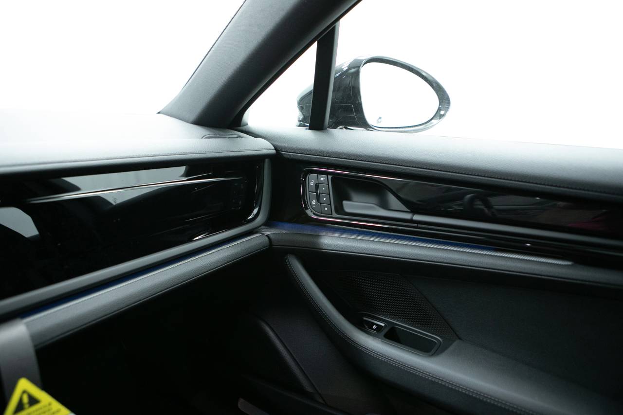 Thumbnail: 2025 Porsche Panamera - 30