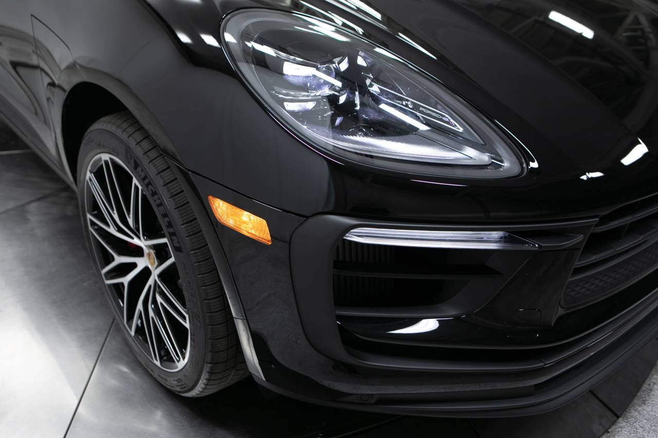 Thumbnail: 2026 Porsche Macan - 12