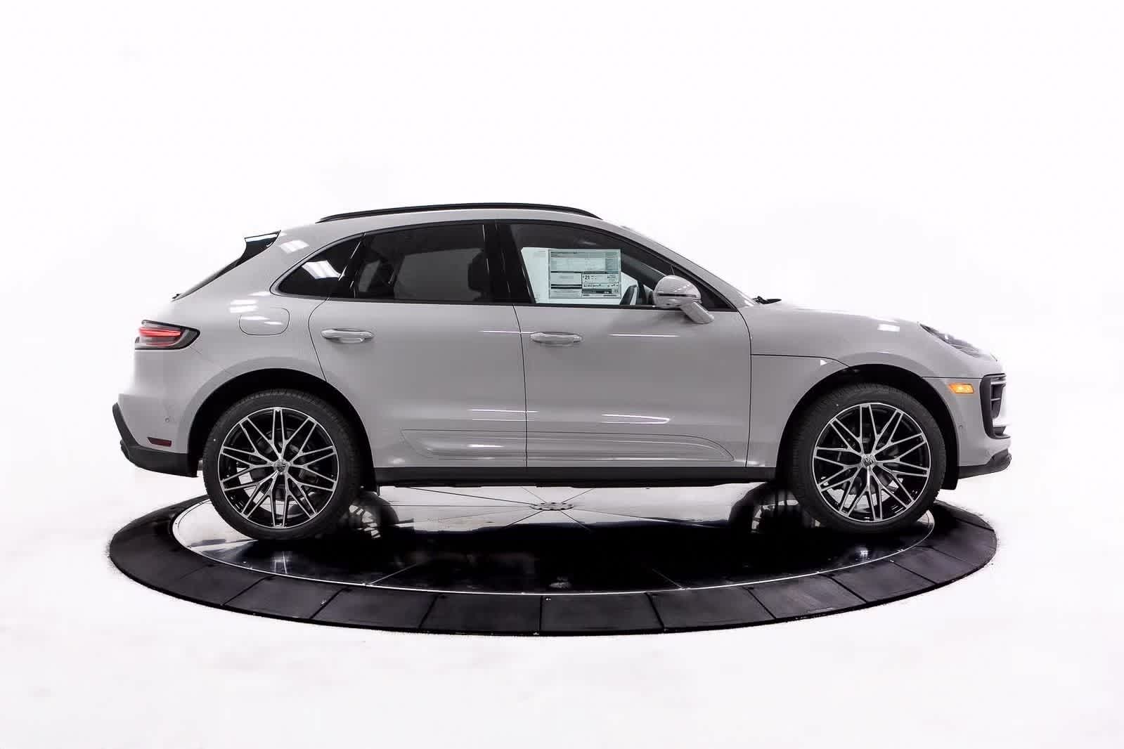 Thumbnail: 2026 Porsche Macan - 8