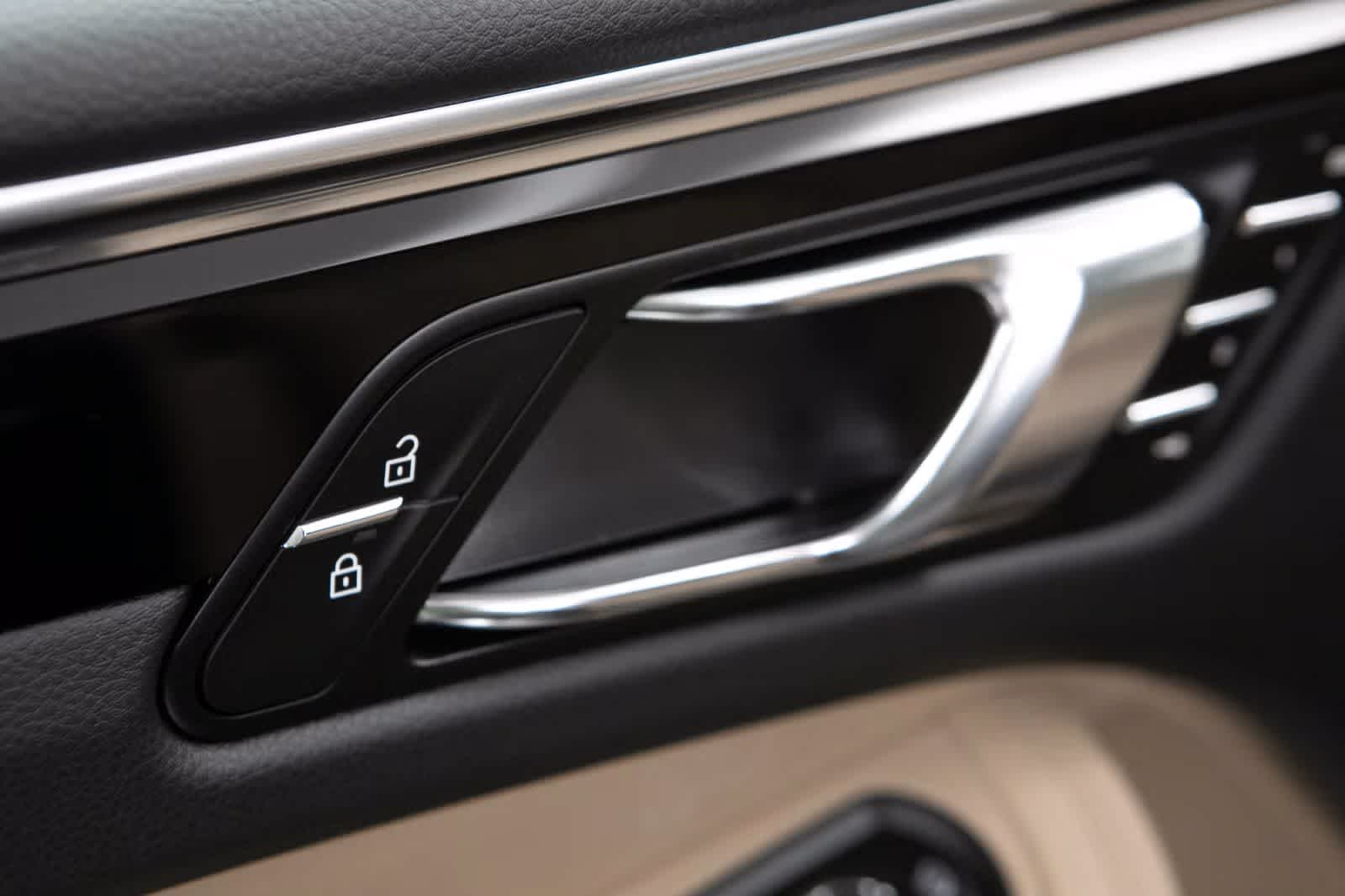 Thumbnail: 2026 Porsche Macan - 26