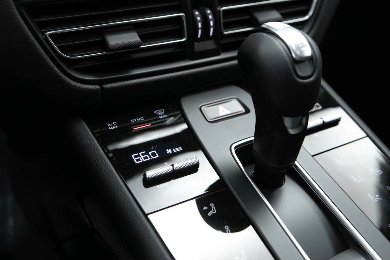 Thumbnail: 2026 Porsche Macan - 28