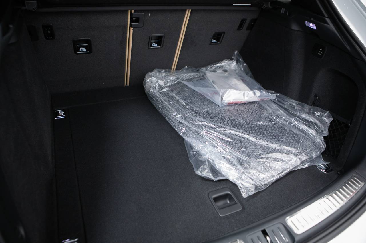 Thumbnail: 2026 Porsche Macan - 39