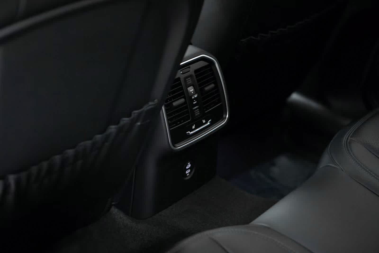 Thumbnail: 2025 Porsche Macan - 29