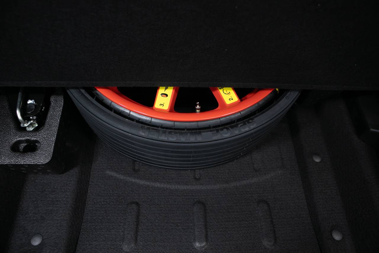 Thumbnail: 2026 Porsche Macan - 38